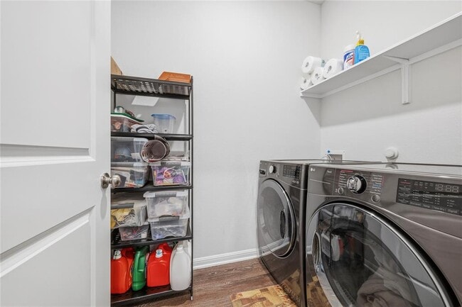 Building Photo - 317 Barton Oak Trl