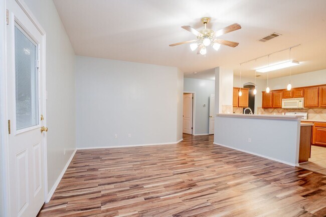 Building Photo - 115 Brazos Ln