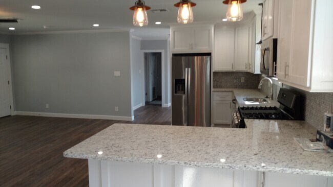 Building Photo - 601 W Tennessee Ave