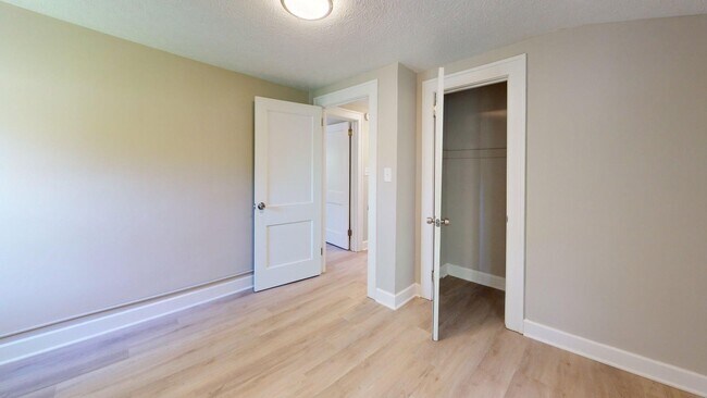 Building Photo - 4528 Rainbow Rd