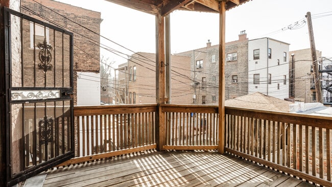 Building Photo - 618 S Racine Ave