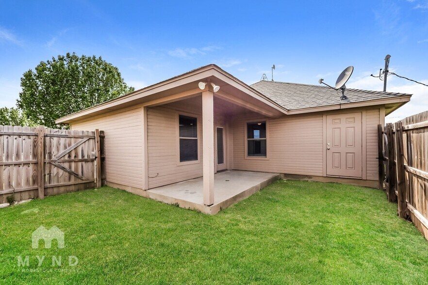 Building Photo - 117 Jolin Ln