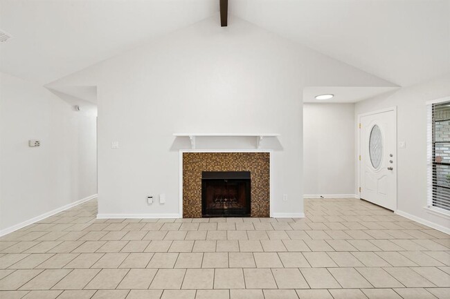Building Photo - 1505 Charolais Dr