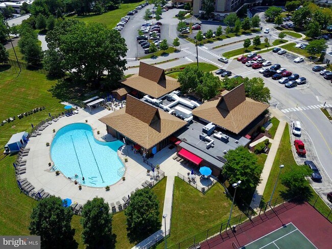 Building Photo - 21510 Valley Forge Cir