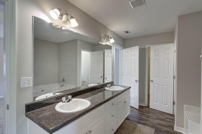 Building Photo - 2664 Shoni Dr
