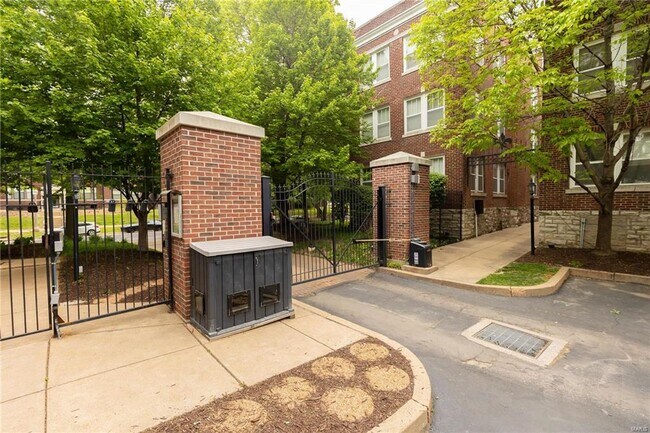 Building Photo - 5350 Pershing Ave