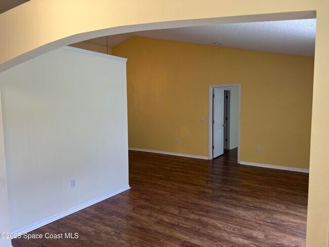 Building Photo - 260 Mirage Ave SE