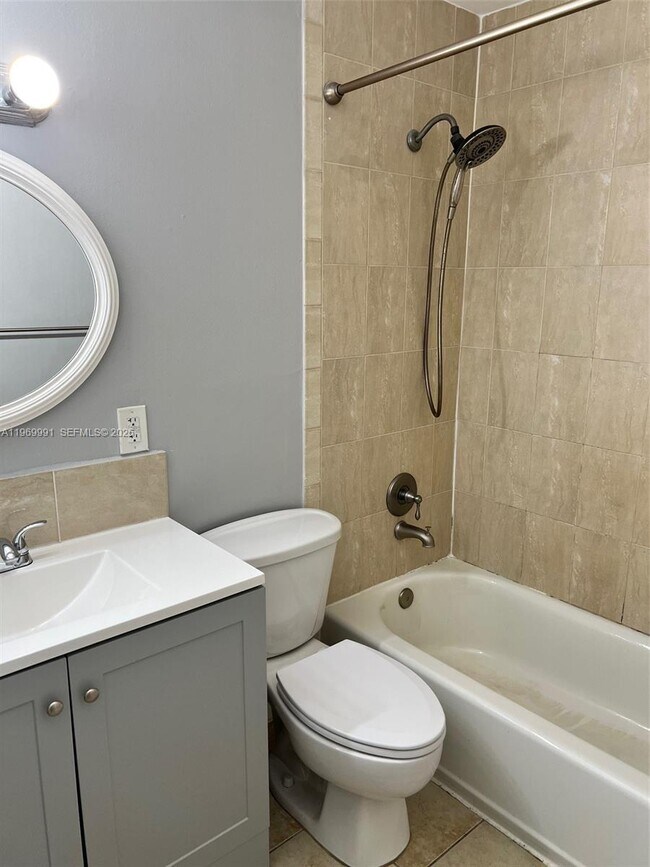 Building Photo - 1261 SW 46th Ave