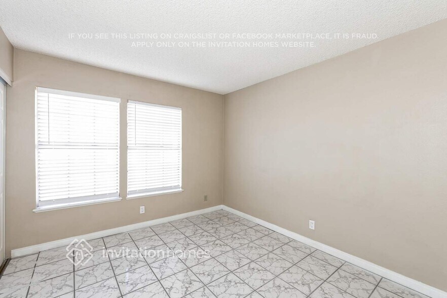 Building Photo - 346 Fuente Dr