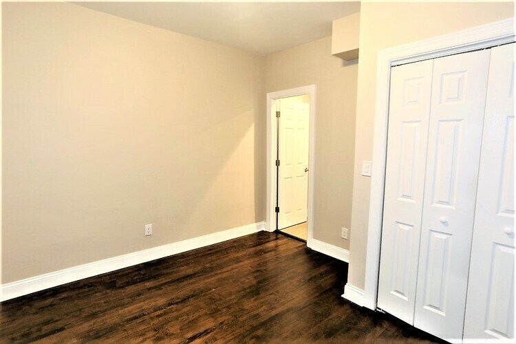 Building Photo - 2647 N Sacramento Ave
