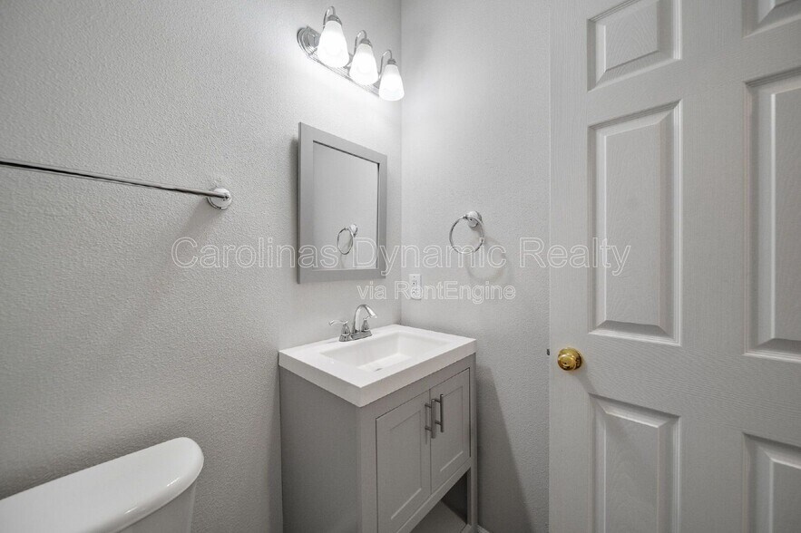 Building Photo - 6435 Gatesville Ln