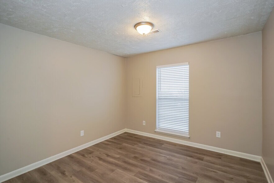 Building Photo - 833 Netherlands Dr