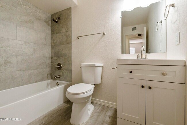 Building Photo - 3316 E Helena Dr