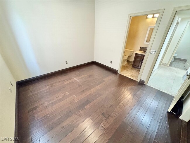 Building Photo - 8753 Rainbow Ridge Dr
