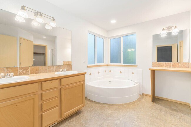 Building Photo - 26906 225th Pl SE