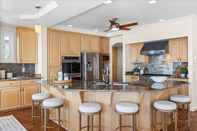 Building Photo - 5Bd/3.5Ba Shoreline House