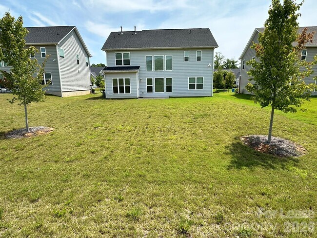 Building Photo - 1139 Overlake Dr