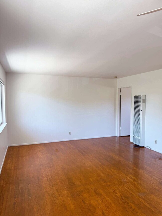 Building Photo - Charming 1BD/1BA Apartment Near Sonoma Plaza - Available Now.