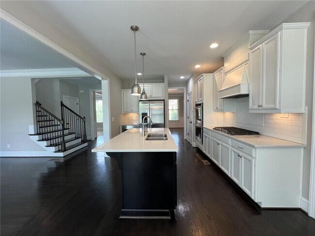 Building Photo - 5950 Meyers Pk