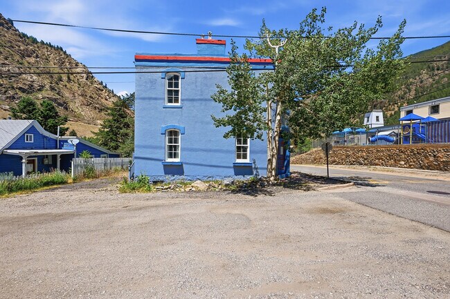 Building Photo - 401 Rose St