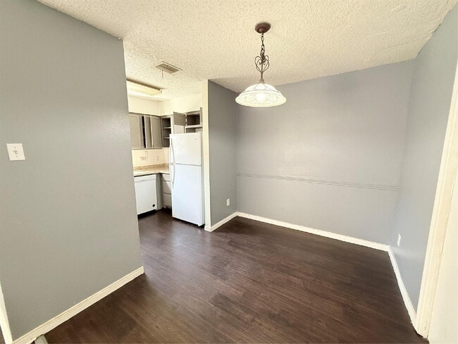 Building Photo - 2641 Santa Barbara Dr