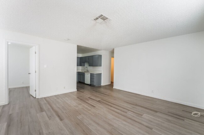 Building Photo - Upgraded 3 Bedroom Unit Near Air Force Base!