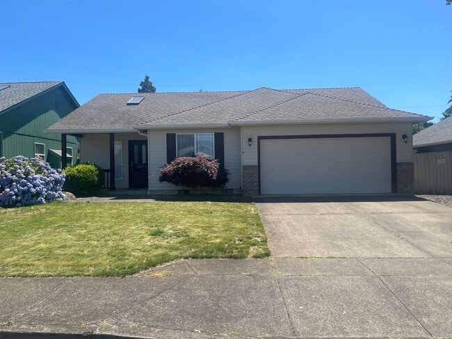 Building Photo - Charming Three Bedroom Pet Friendly Home in Lebanon Or!