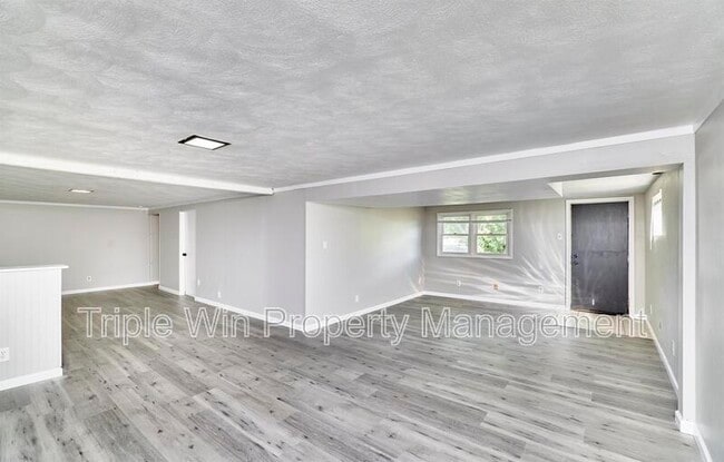 Building Photo - 10531 Fabick Dr