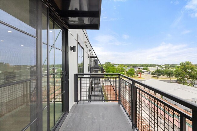 Building Photo - 4315 S Congress Ave