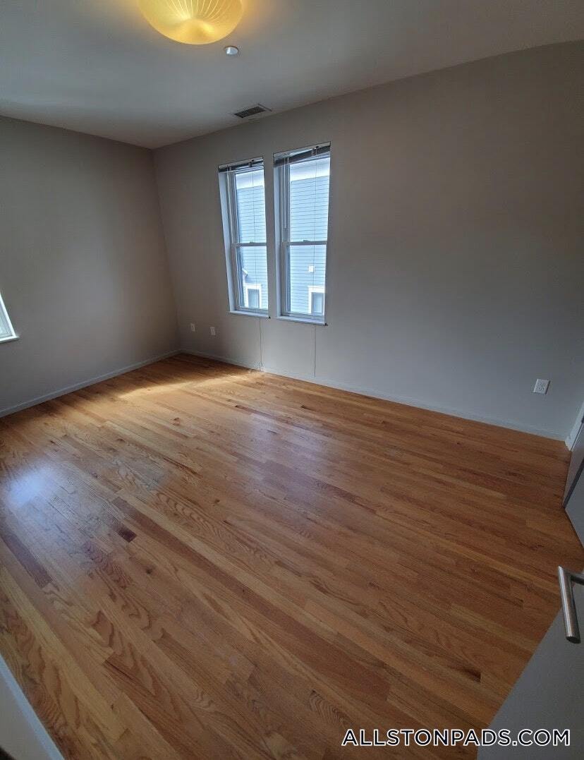 Building Photo - 57 Glenville Ave