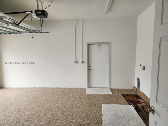 Building Photo - 218 SW 1st Ave