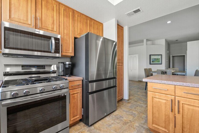 Building Photo - 48 Pebble Beach Dr