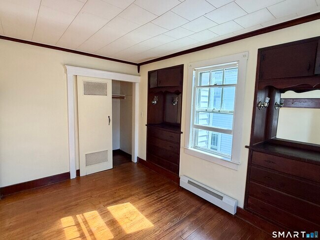 Building Photo - 23 Farnham Ave