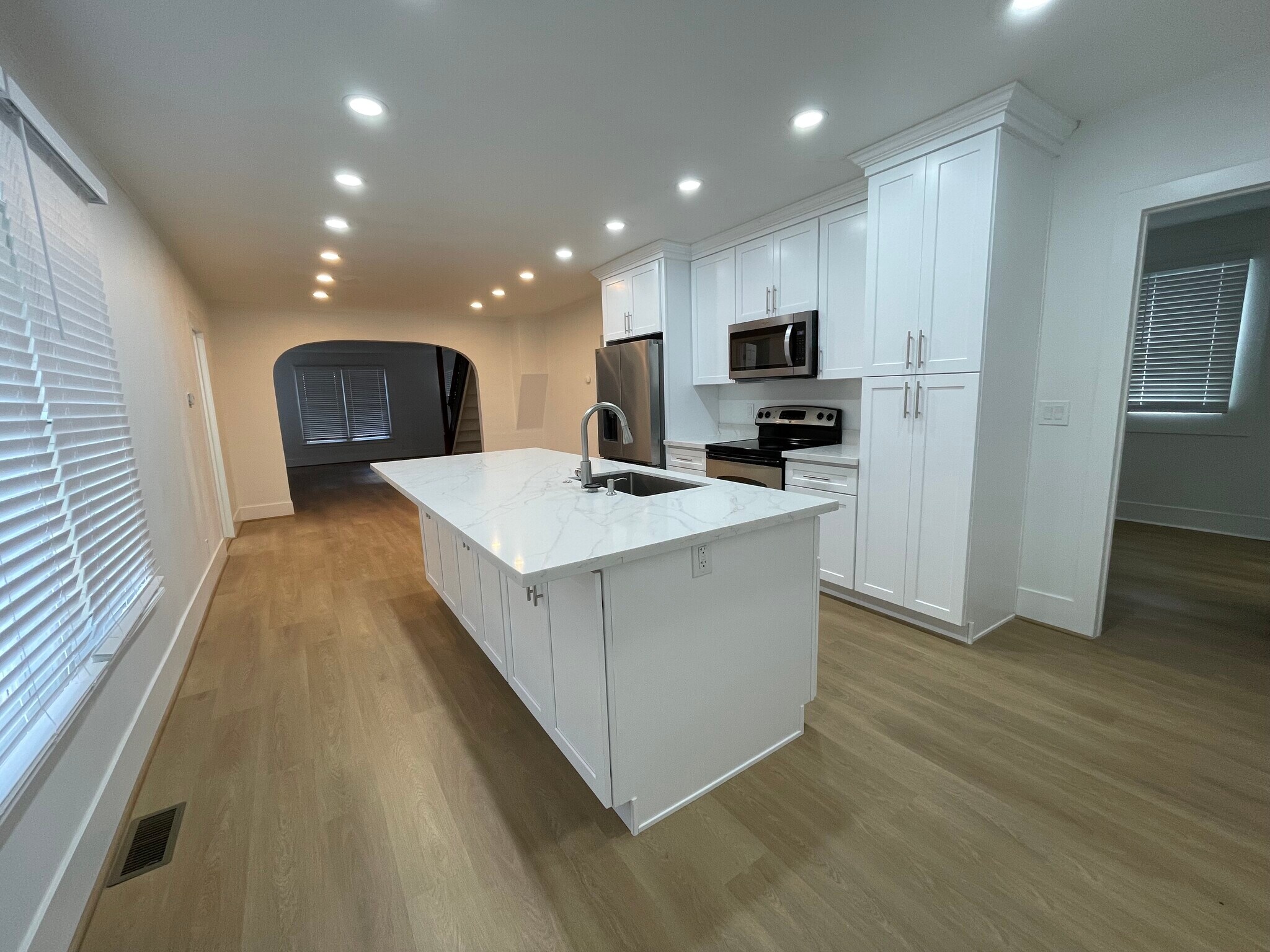 Building Photo - 501 Burnett Ave S