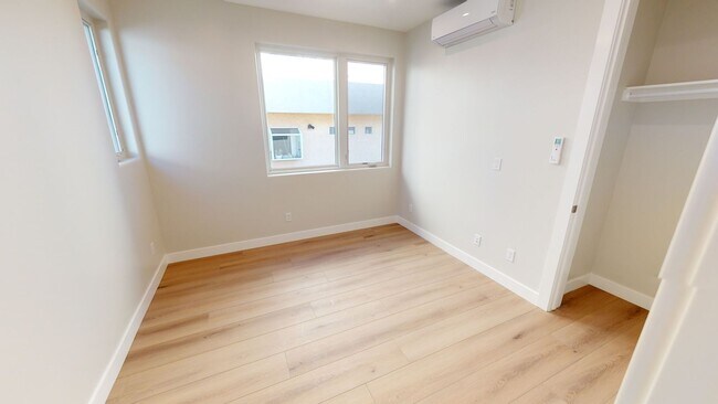 Building Photo - 212-214 IB Blvd.