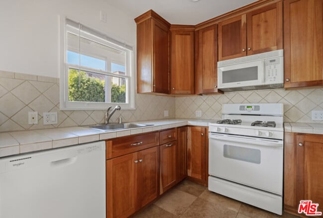 Building Photo - 1009 S Bedford St