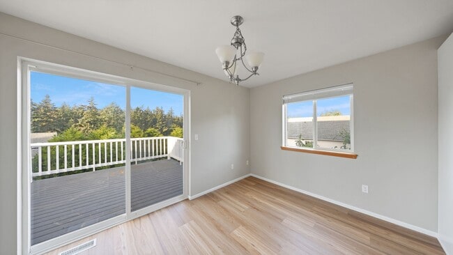 Building Photo - 3 Bed 2.5 Bath - Fireside - NAS Whidbey - Groups