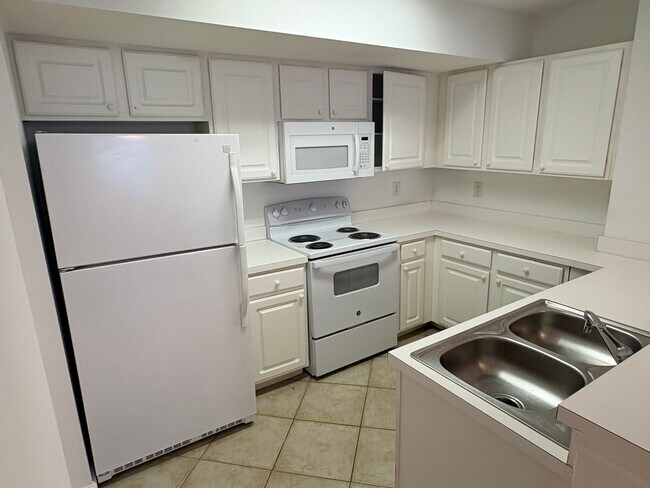 Building Photo - The Residence 4127-411