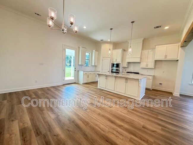 Building Photo - 3696 Waterbury Ave