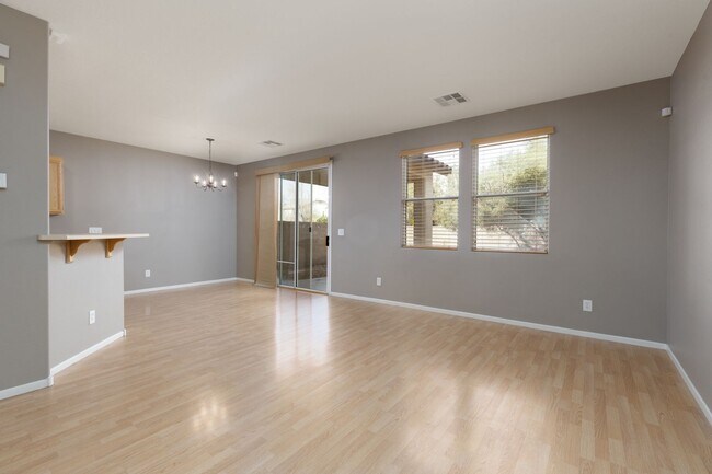 Building Photo - Great NLV single family 3 bedroom home.