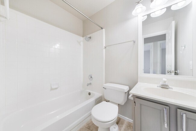 Building Photo - 17201 Village Glen Cove