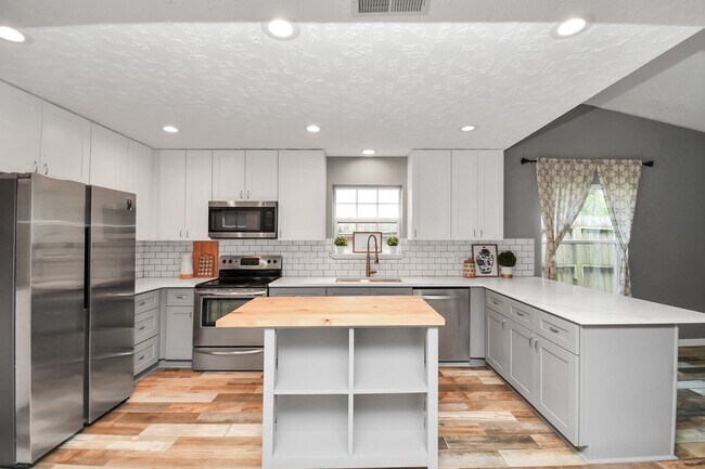 Building Photo - 1911 Pepperrell Pl Ct