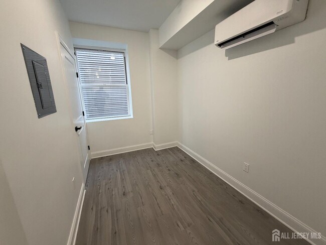 Building Photo - 103 Bayard St