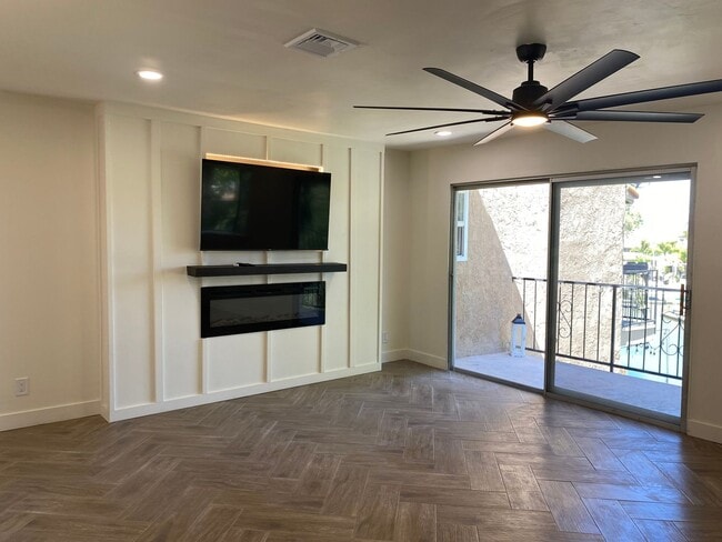 Building Photo - Canyon Lake View Condo Available!
