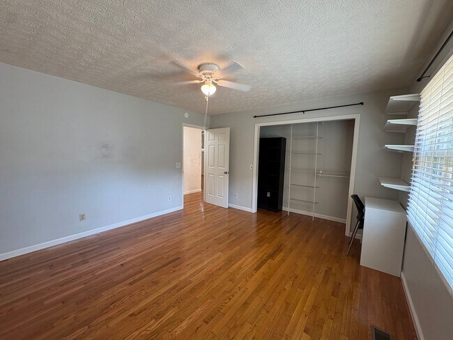Building Photo - 671 Circle Dr