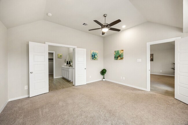 Building Photo - 723 Larkspur Shadow Dr