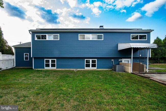 Building Photo - 23 N Sunset Dr