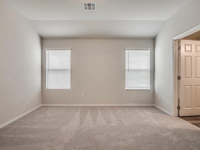 Building Photo - 1009 S Colt Ln