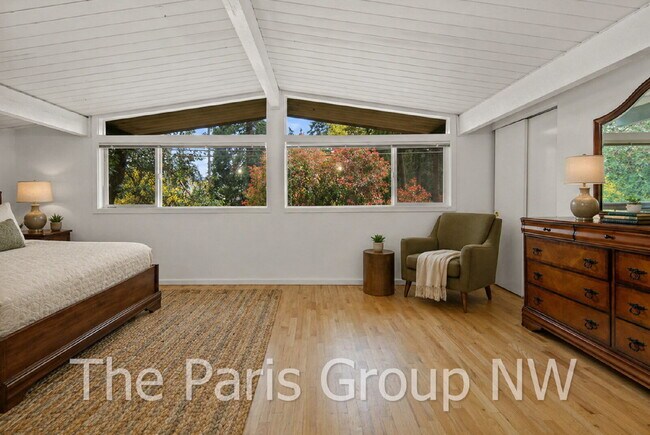 Building Photo - Fantastic Modernized Bridle Trails Mid Century Home * Central A/C, EV Charger, Exceptional Outdoo...