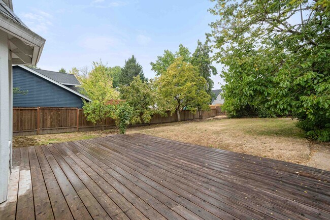 Building Photo - 12323 SW Millview Ct